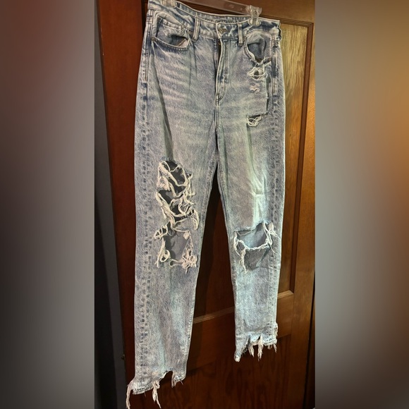 American Eagle Distressed Jean - Picture 2 of 10